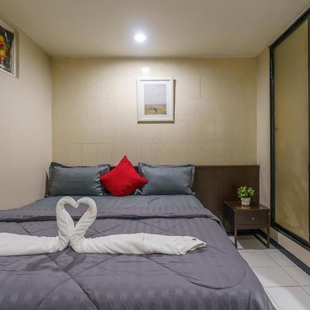 Cheqinn Bed Sukhumvit 4 Nana Plaza Bangkok Dış mekan fotoğraf
