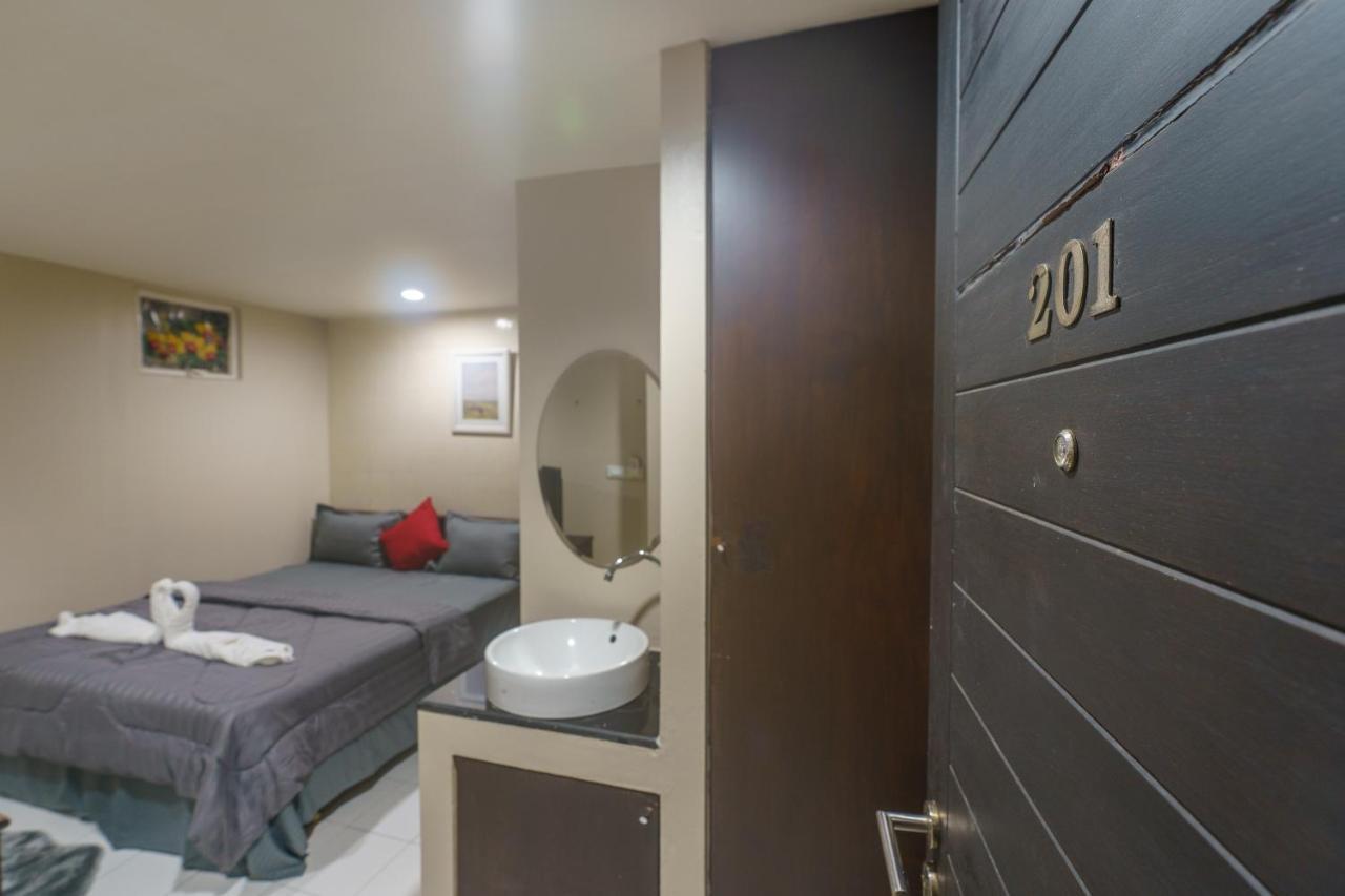 Cheqinn Bed Sukhumvit 4 Nana Plaza Bangkok Dış mekan fotoğraf
