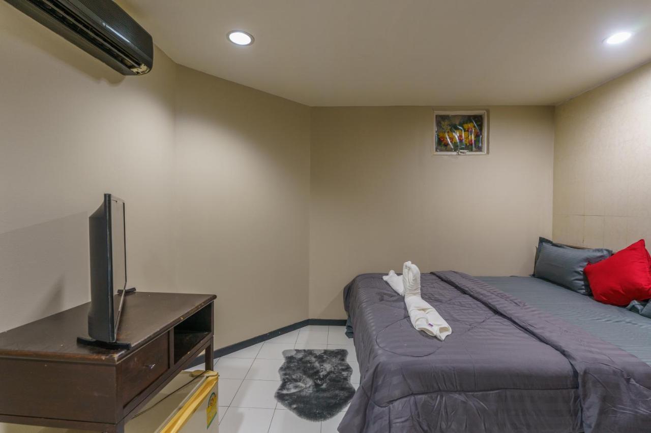 Cheqinn Bed Sukhumvit 4 Nana Plaza Bangkok Dış mekan fotoğraf