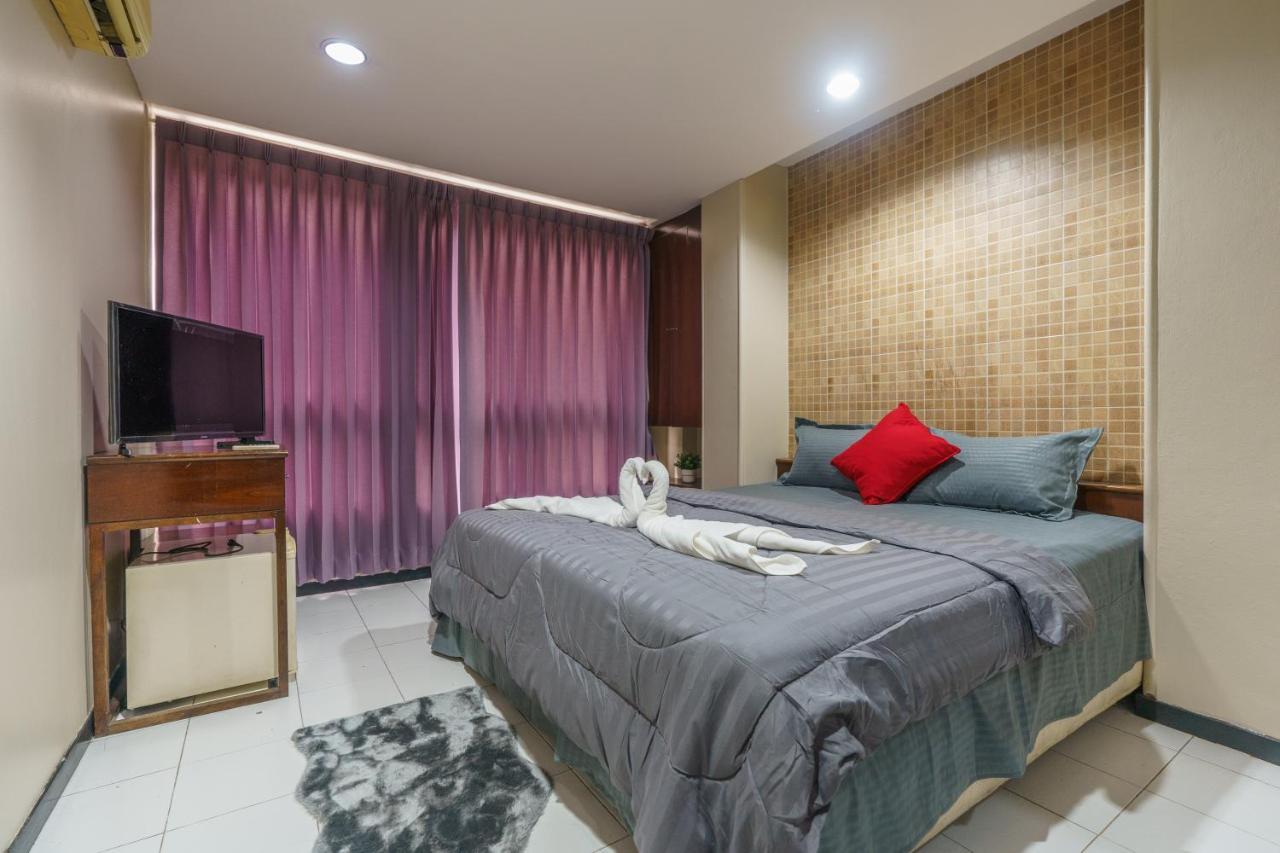 Cheqinn Bed Sukhumvit 4 Nana Plaza Bangkok Dış mekan fotoğraf