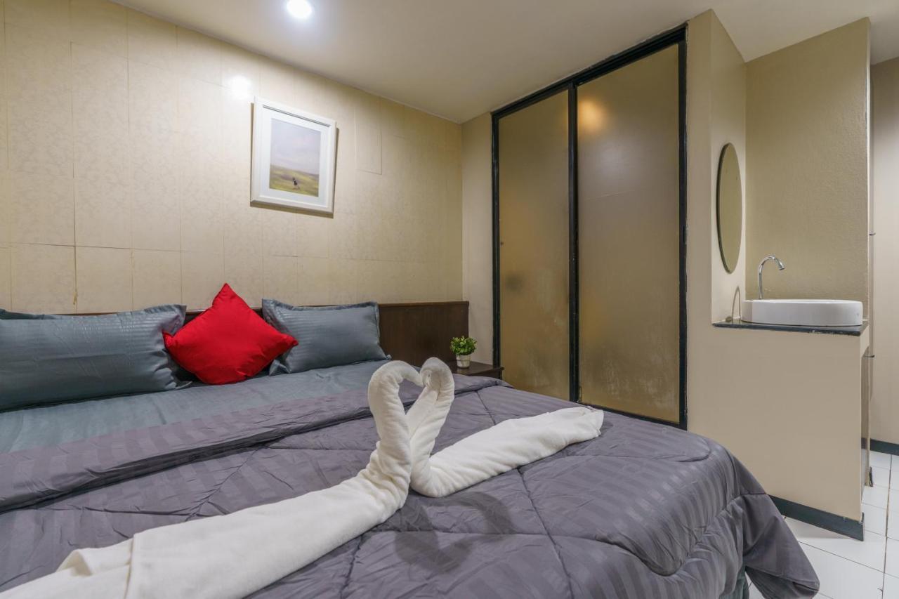 Cheqinn Bed Sukhumvit 4 Nana Plaza Bangkok Dış mekan fotoğraf